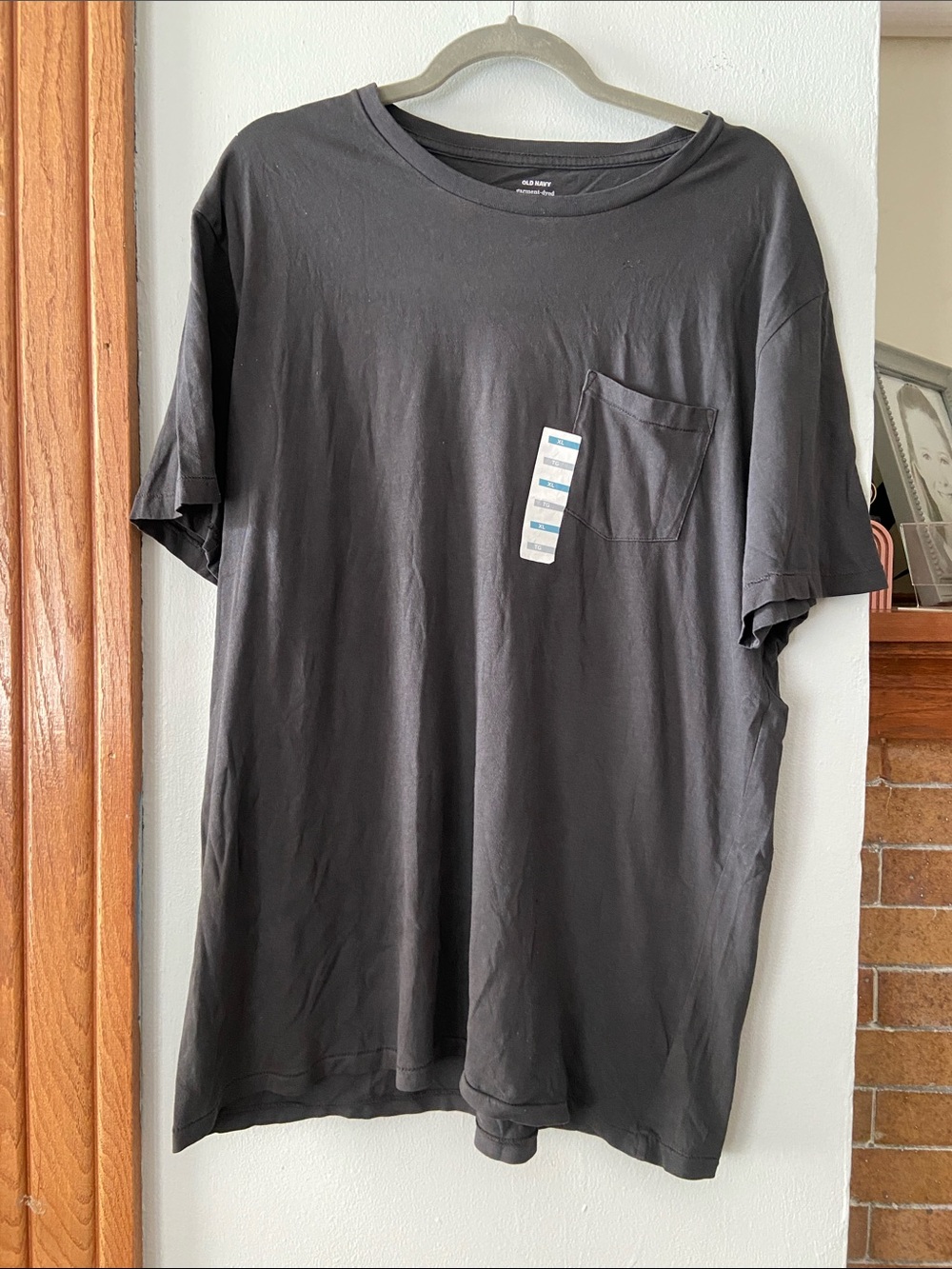 Old Navy Men's  NWT Black/gray Pocket T-Shirt - Classic Crew Neck xl